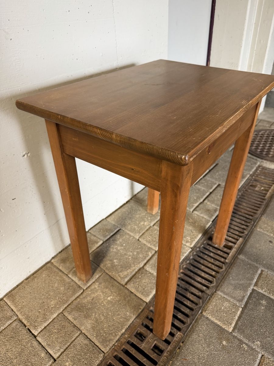 Tables: kleiner Tisch – D'occasion à Grosswangen par winkelfeld 5