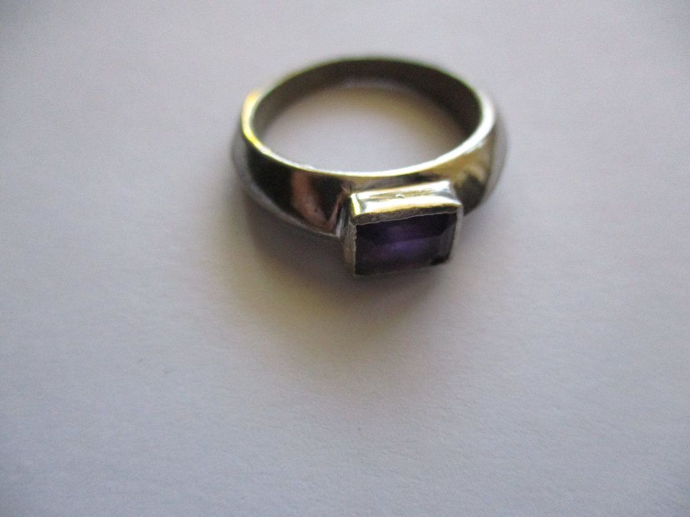 Bague En Argent Massif Avec Gros Cabochon De Pierre Violet Foncé - Taille 56 - Occasion