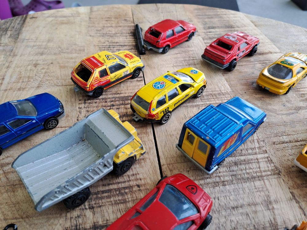MAJORETTE LOT EPAVES EUR 15,00 - FR