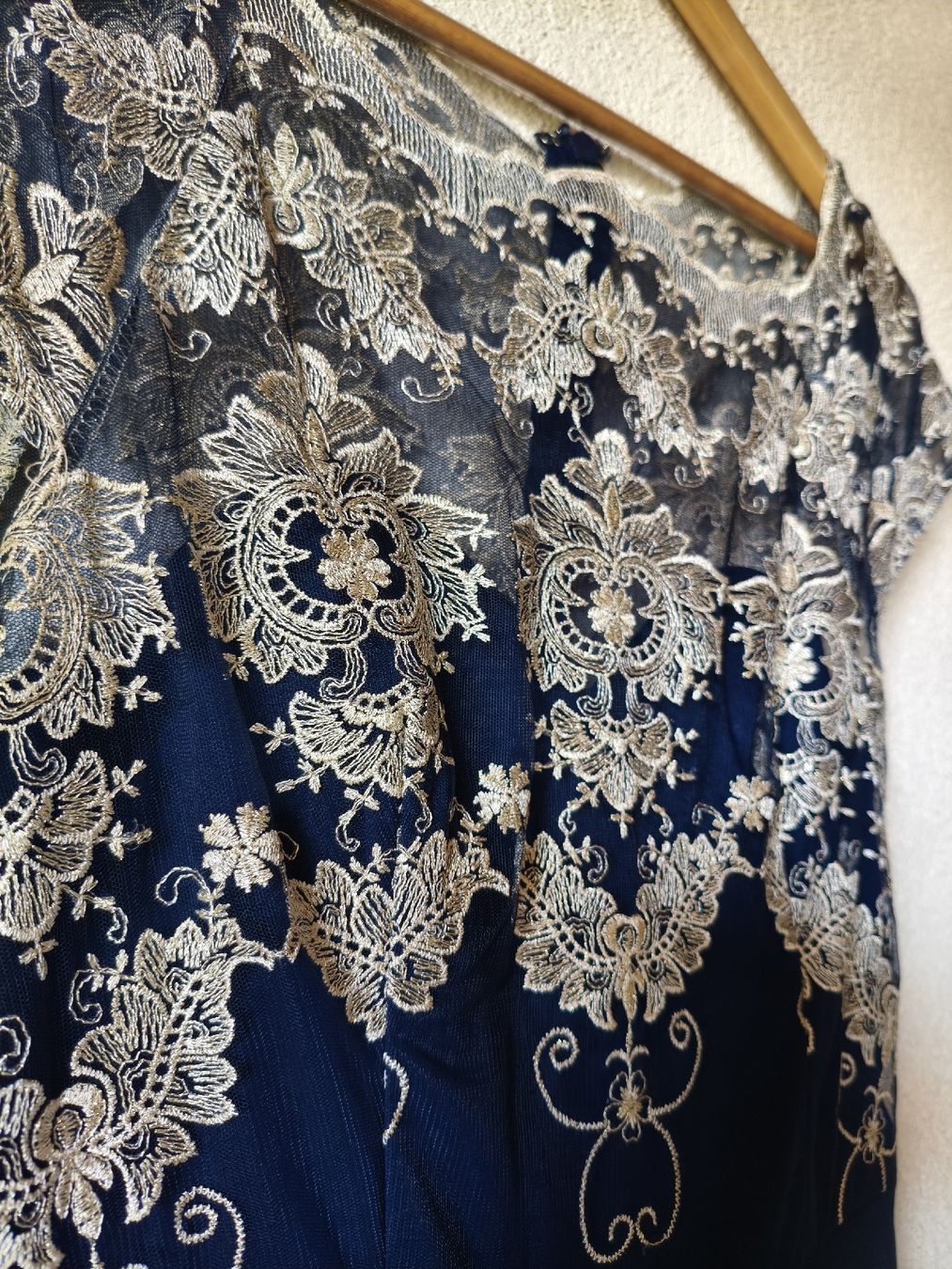 Kleider: Abendkleid mit Spitzen – Neu (gemäss Beschreibung) aus Eschikofen von anj_98vh 1