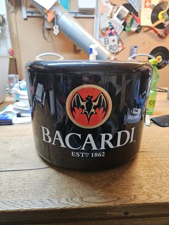 Bacardi Eiswürfelbehälter schwarz gut erhalten 39 cm (D)
