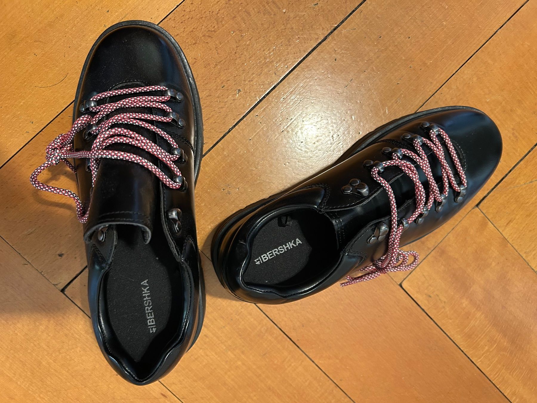 Bershka Scarpe da uomo: Schnürschuhe mit Metalldetails TrekkingStil Bershka Gr. 41 – Usato da Rorschacherberg venduto da Svebe 1
