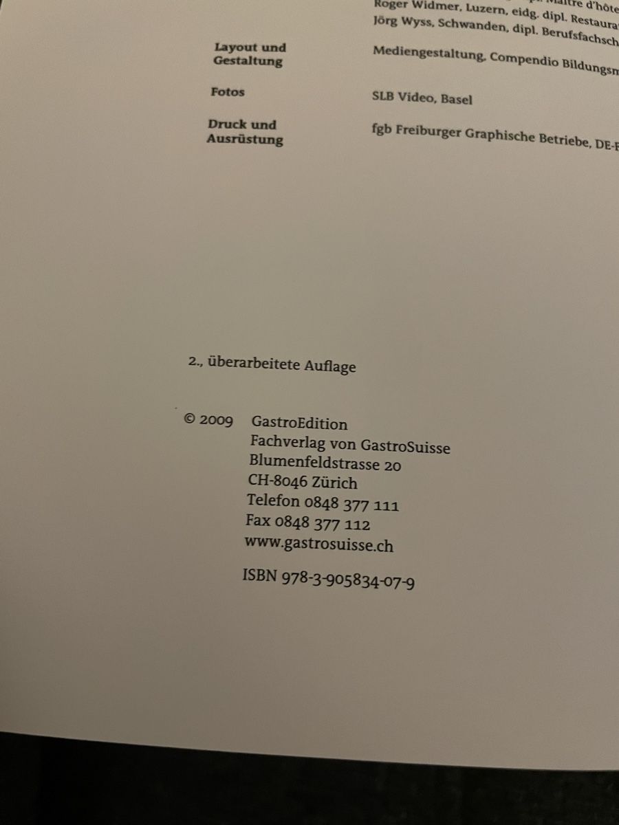 Libri: Servicelehrbuch – Usato da St. Gallen venduto da xandram07 1