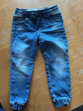 Kinder Jogger Jeans Gr. 104 gut erhalten