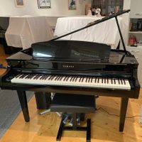 YAMAHA Clavinova CLP-765 Grand Piano, schwarz poliert