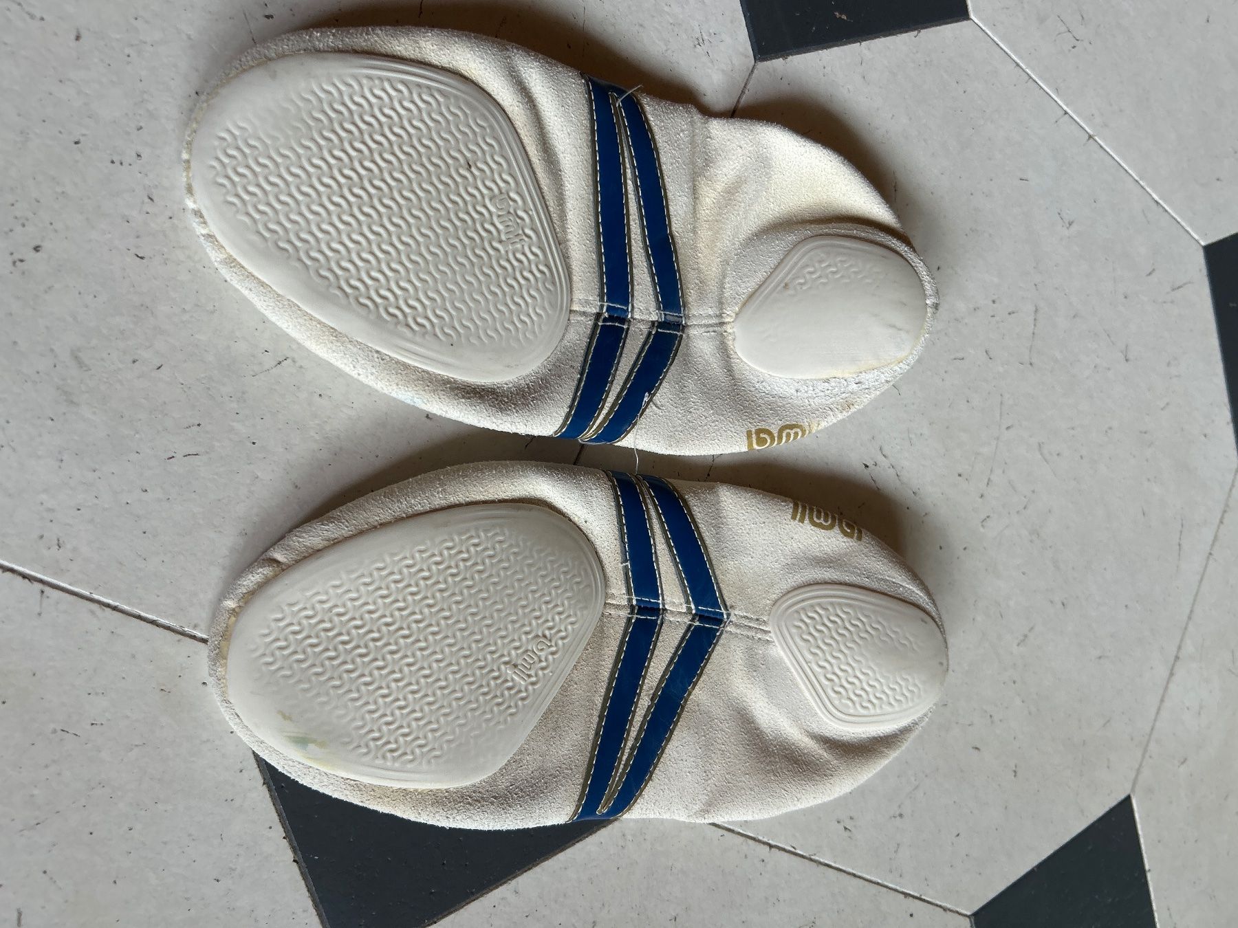 Scarpe da uomo: Kunstturn-Täppeli ca Grösse 38 – Usato da Bubikon venduto da arvaka 1