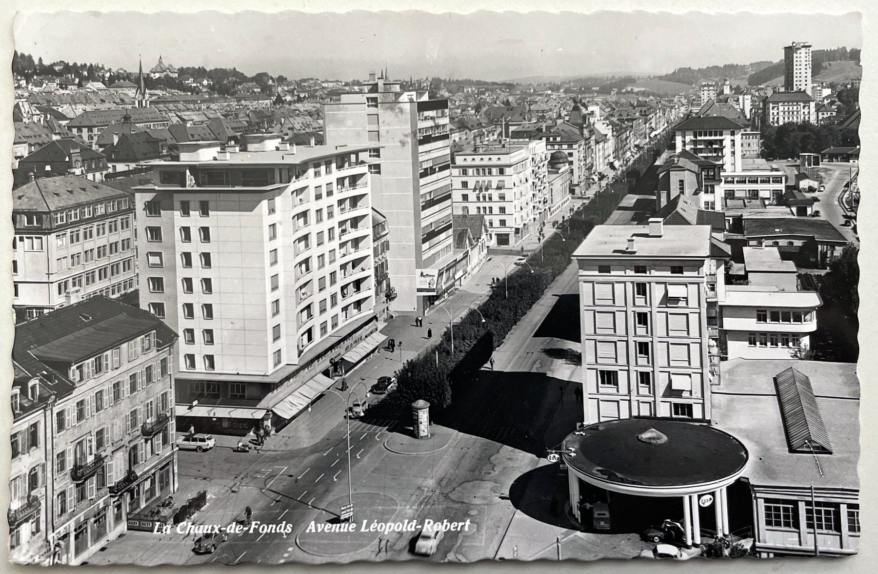 Cartoline postali: La Chaux-de-Fonds - Avenue Léopold-Robert – Usato da Savagnier venduto da Ne2065
