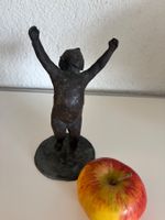 Bronze, nackter Junge ausgebreiteten Armen, Bronzevollguss