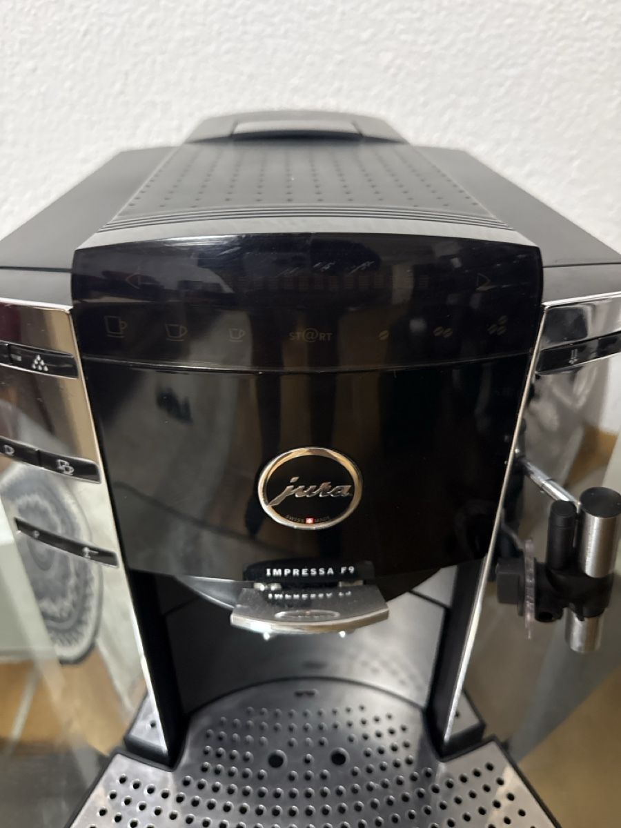 Jura Macchine per caffè & Macchine per espresso: Jura F9 – Usato da Soyhières venduto da Jura22 2