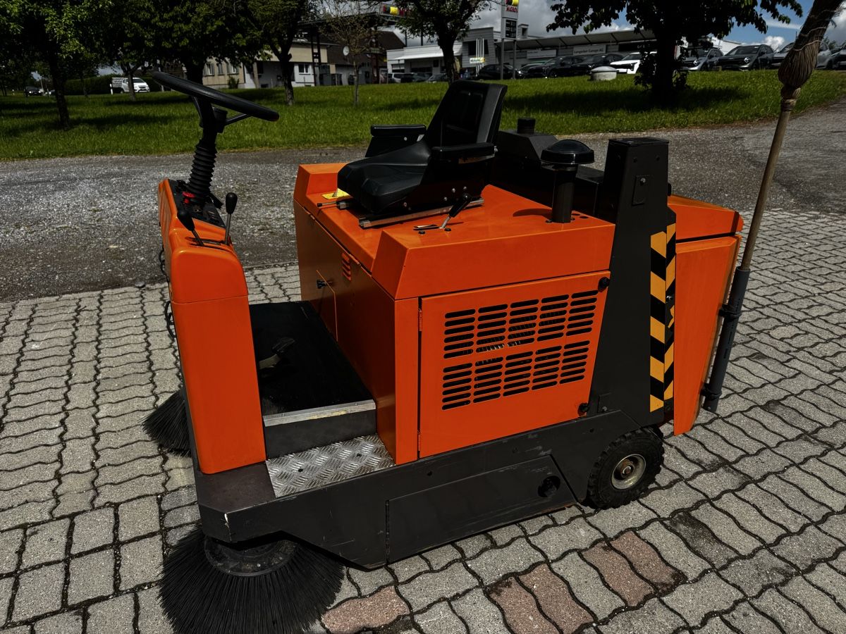 Tutte le macchine: Kehrmaschine TASKI Balimat 140T – Usato da Niederuzwil venduto da Michael1990_ 2