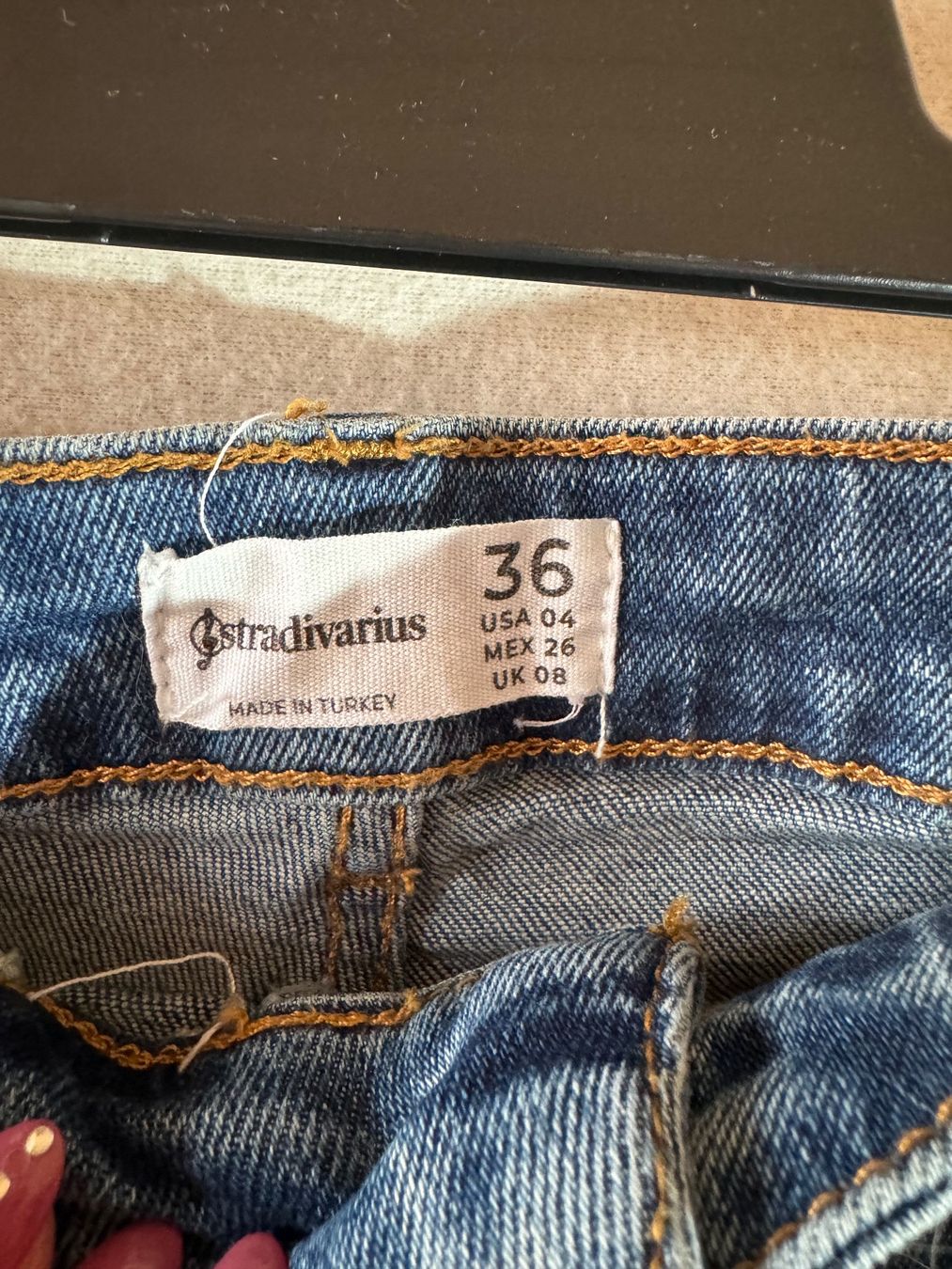 Stradivarius Jeans: Stradivarius Mom Jeans mit Strasssteinen Gr. 36 – Usato da Grosswangen venduto da second_hand_dress 2