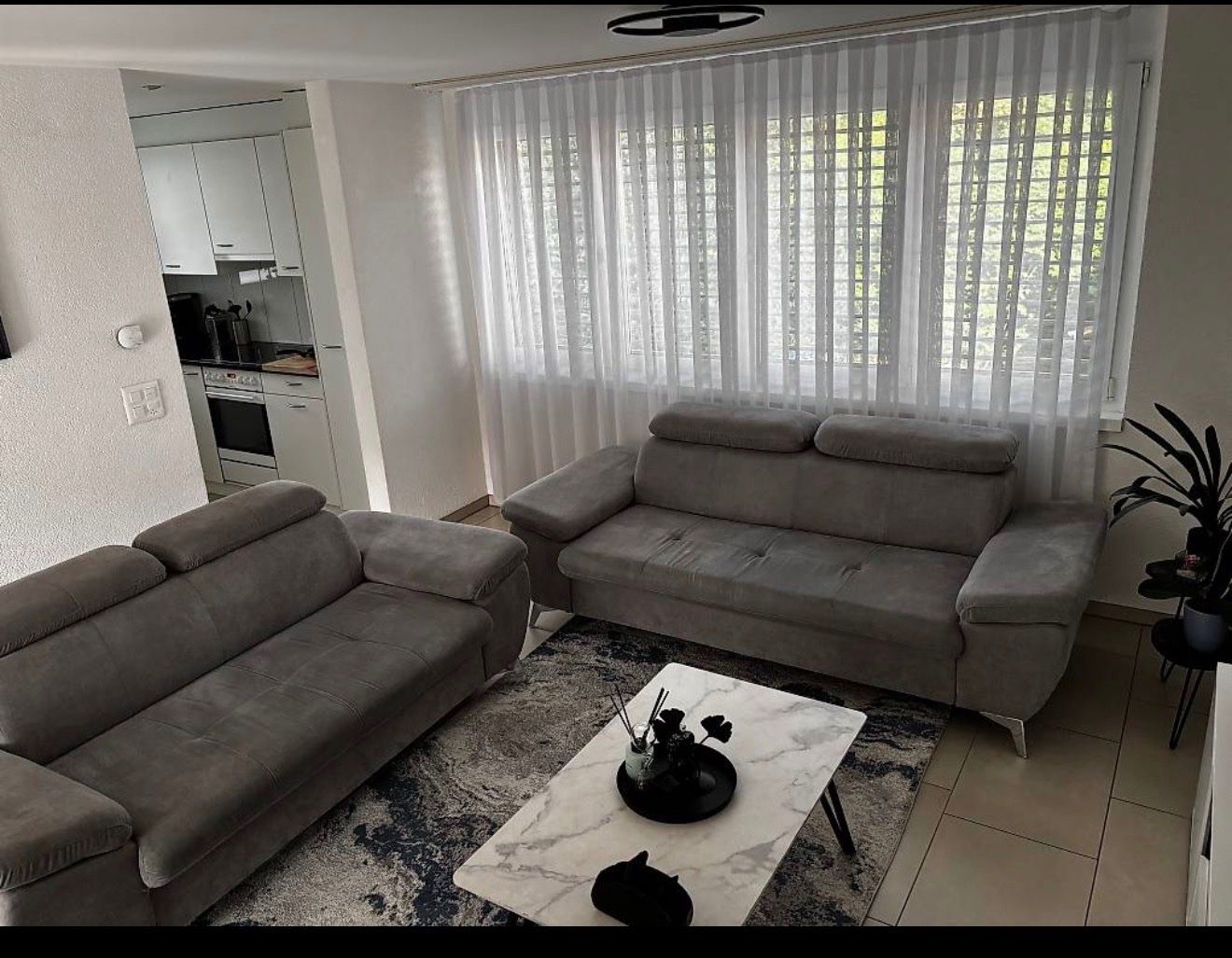 Sofas: Moderne Sofagarnitur (3er + 2er Sofa) – Gebraucht aus Hölstein von Besi046