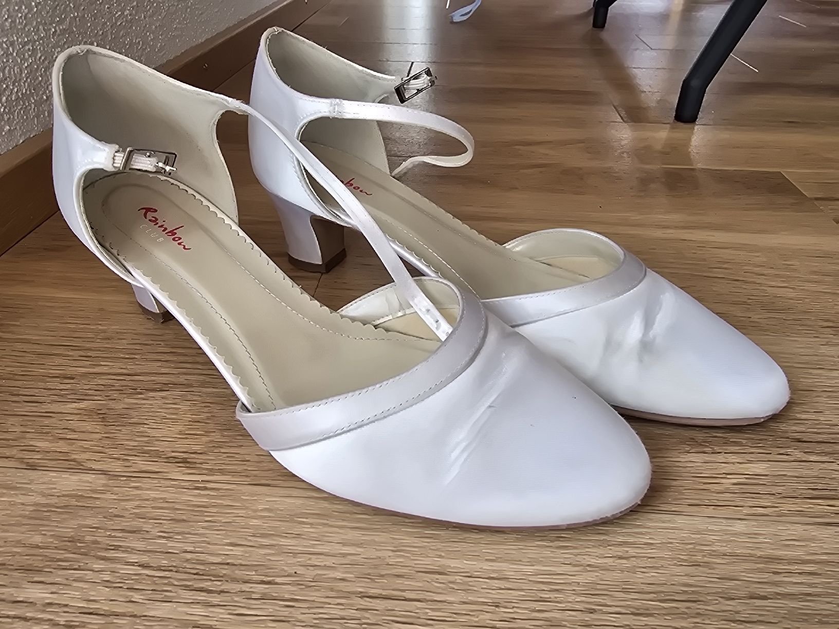 Rainbow Scarpe da donna: Rainbow Brautschuhe Anika, Gr. 38 – Usato da Hergiswil NW venduto da Pexiilexii