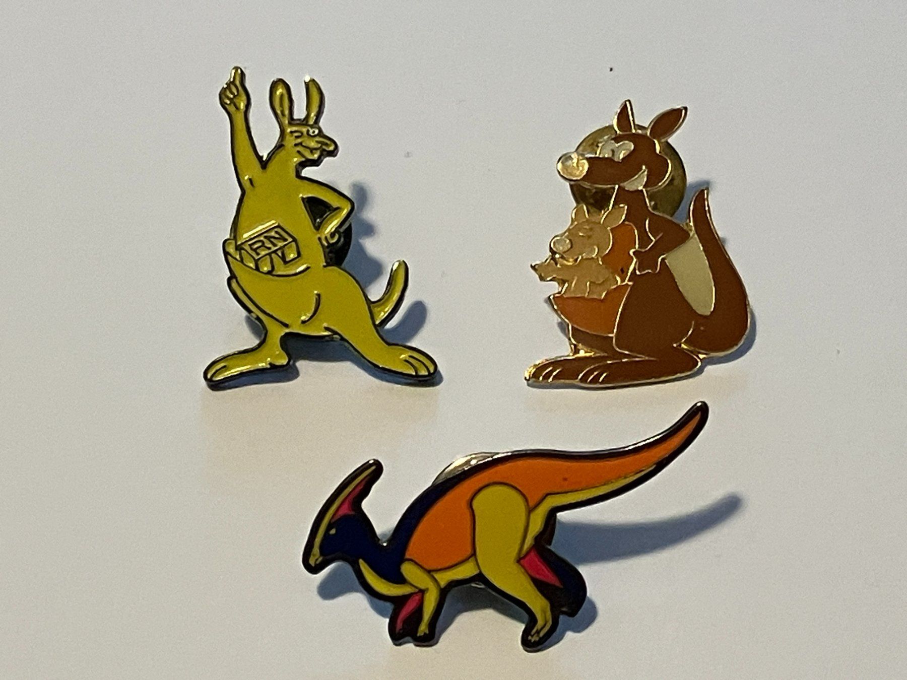Placchette & Badge: 3 Pins Känguru Anstecker Rarität – Usato da Basel venduto da djwwpp