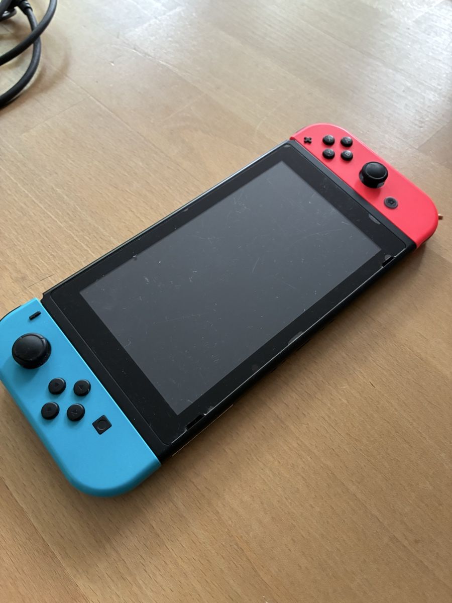 Nintendo Konsolen: Nintendo Switch mit Zubehör  – Gebraucht aus Zürich von Alpina10 1
