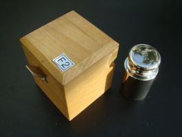 Eichgewicht 500 g in Holzkistchen Box sehr selten antik
