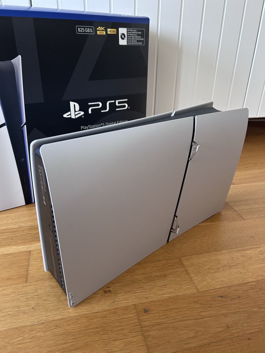 Sony Console: PS5 Digital Edition Konsole mit Controller, OVP, Top Zustand – Nuovo (secondo la descrizione) da Adliswil venduto da L_RW 1