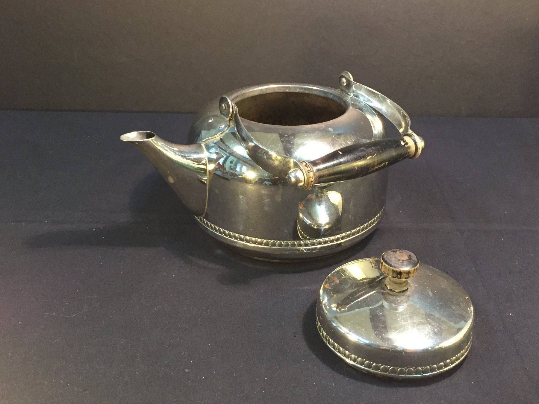 Teiere: Antike Teekanne mit Rechaud – Usato da Schaffhausen venduto da vintageville 5