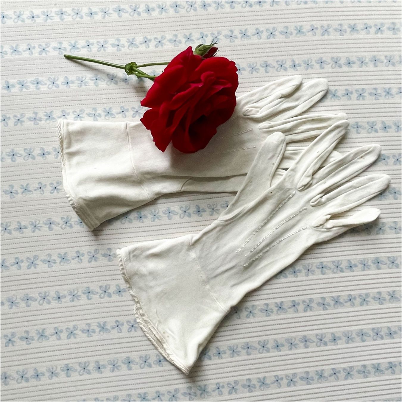 Gants & mitaines : Handschuhe antik Seide offwhite ecru ca. 1920s – D'occasion à Brüttisellen par Buxus 1