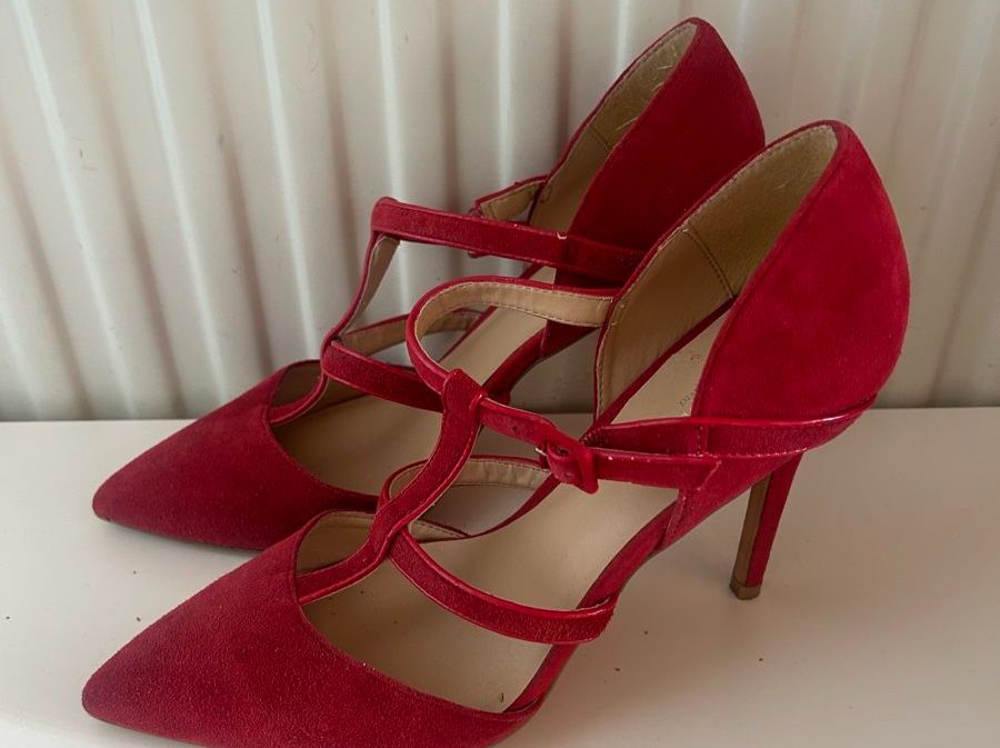 Damenschuhe: Elegant Red Charles & Keith High Heels, Size 39 – Gebraucht aus Marin-Epagnier von Kty_1907 1