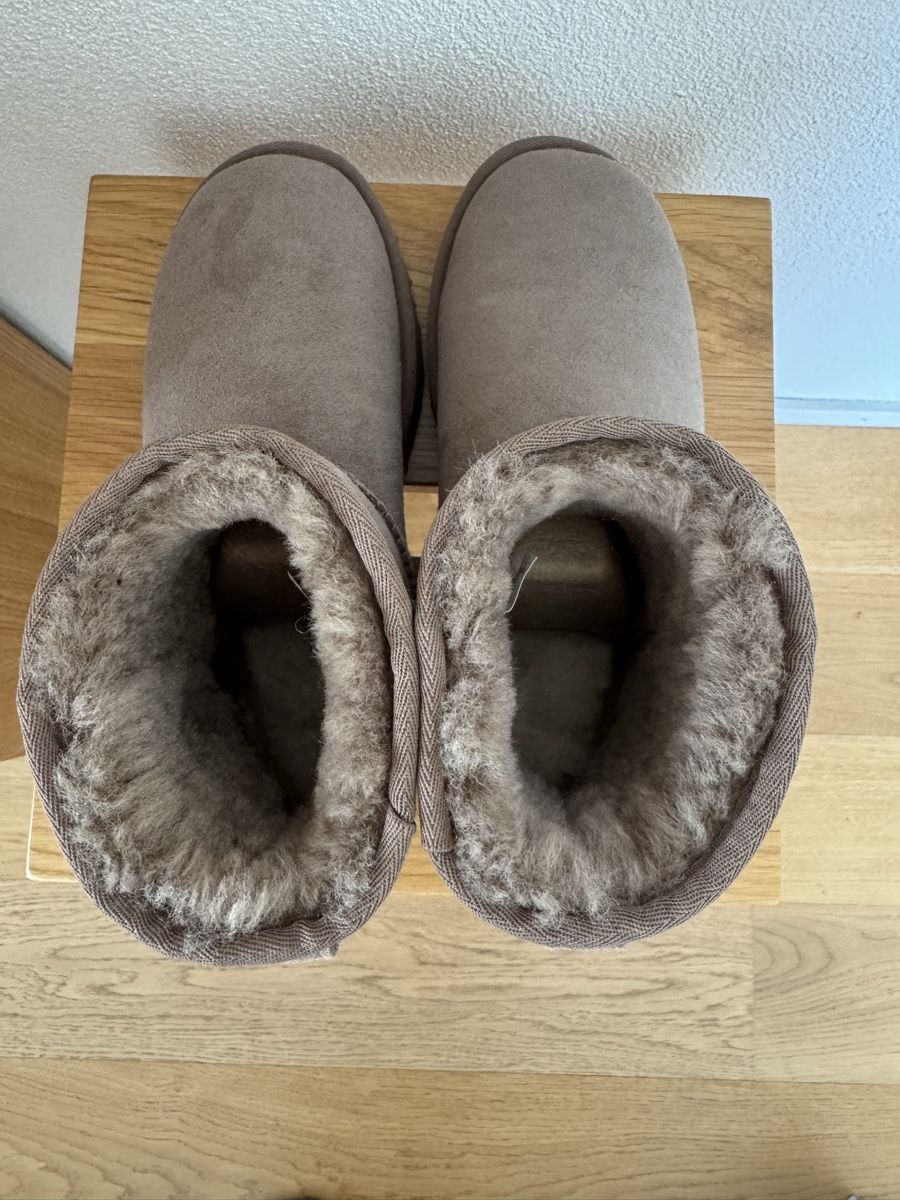 Ugg Scarpe da uomo: UGG Classic Mini II Caribou EU 38 – Nuovo (secondo la descrizione) da Zürich venduto da sel_w5sd 5