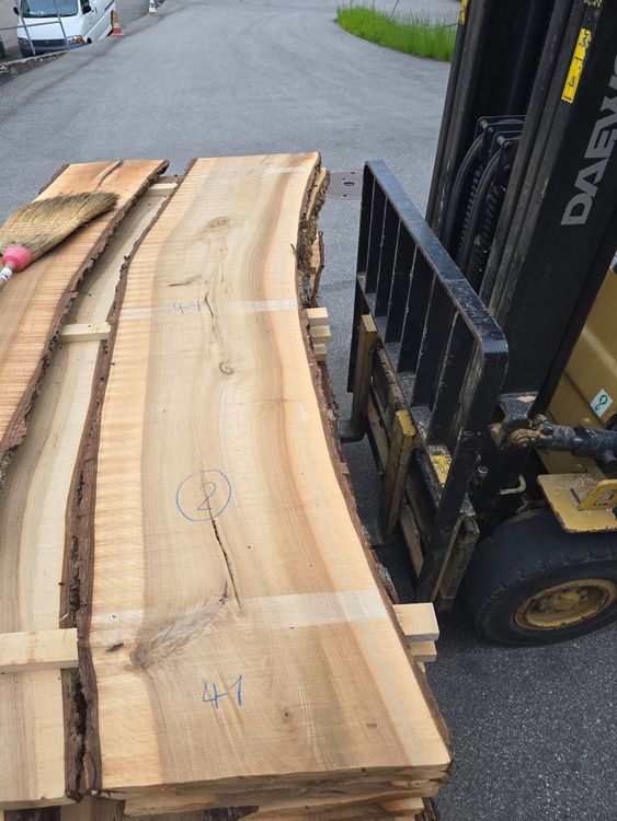 Articoli in legno: Nussbaumbrett Nr 2 – Nuovo (secondo la descrizione) da Lützelflüh-Goldb venduto da ch.waelchli-holz.ch