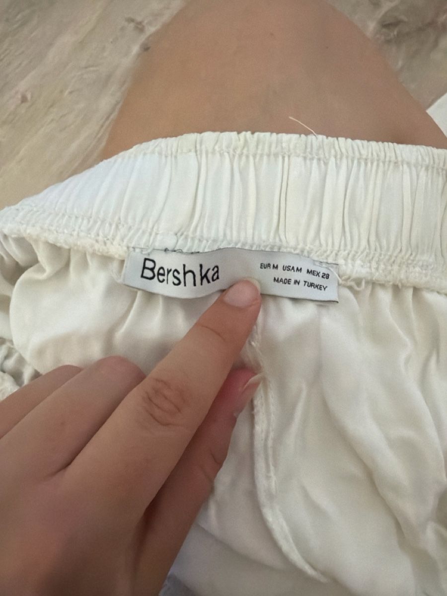 Bershka Pantaloni: Luftige Sommerhose – Usato da Rütihof venduto da liv_k2bp 2