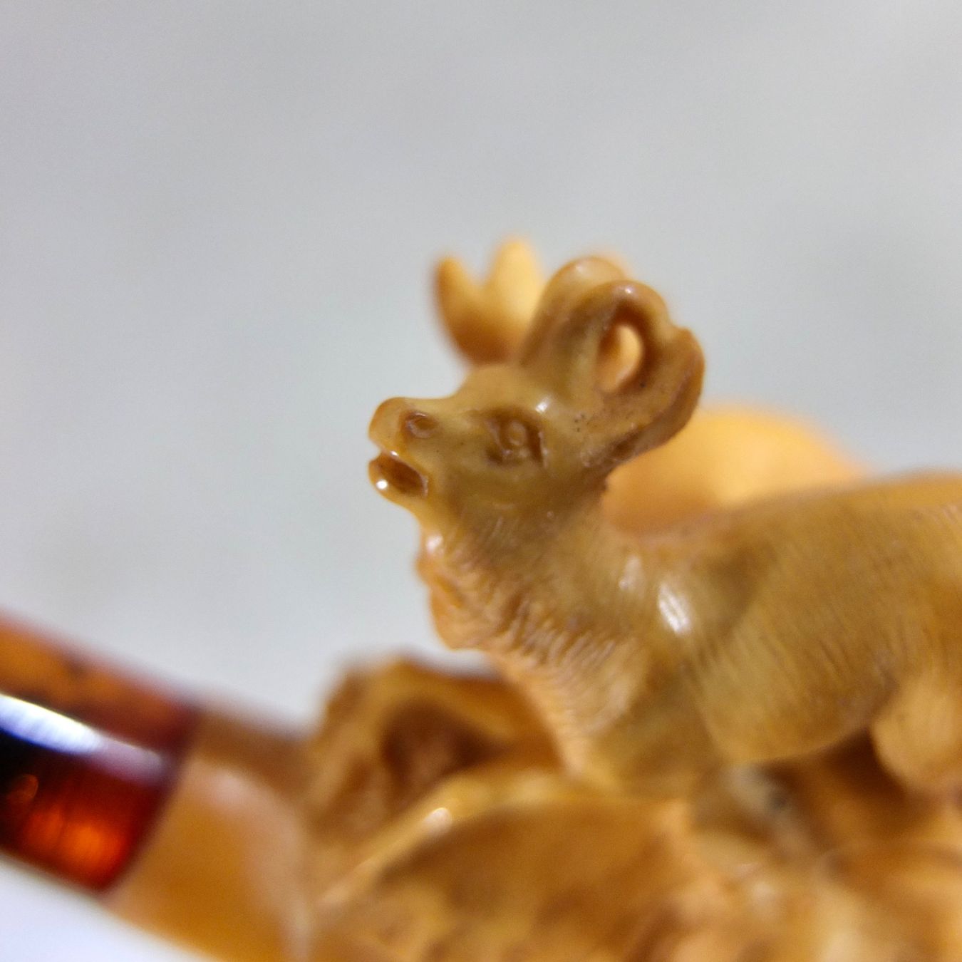 Pipe & Accessori: Antike Meerschaumpfeife mit Hirsch-Schnitzerei – Usato da Basel venduto da Brocki-auf-dem-Wolf 4