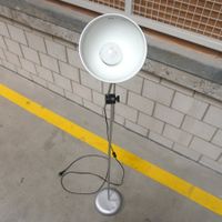 Stehlampe aus Metall (HE190)