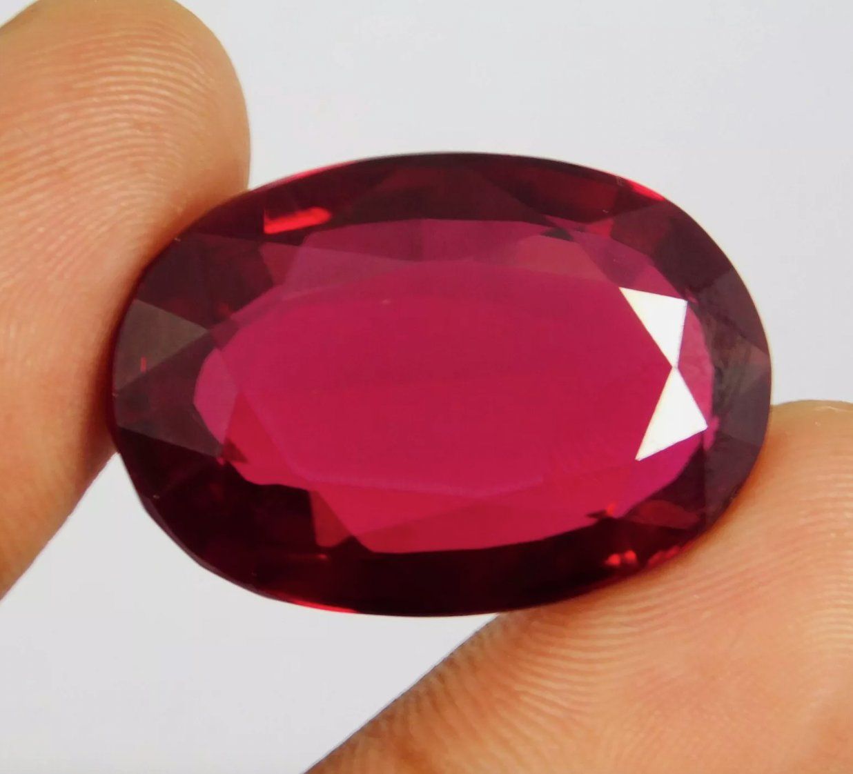 Edelsteine: Certified 56.75 Ct – Neu und originalverpackt aus Genève von AWWA