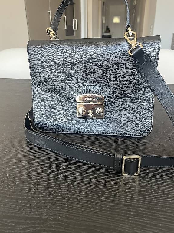 Borse da donna: Furla Umhängetasche schwarz – Usato da Zürich venduto da Lara.01 2