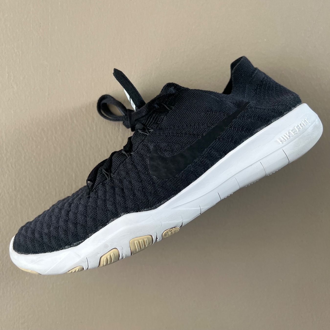 Nike Damenschuhe: NIKE Free Sneakers 🖤 – Gebraucht aus Zürich von ClosetQueen