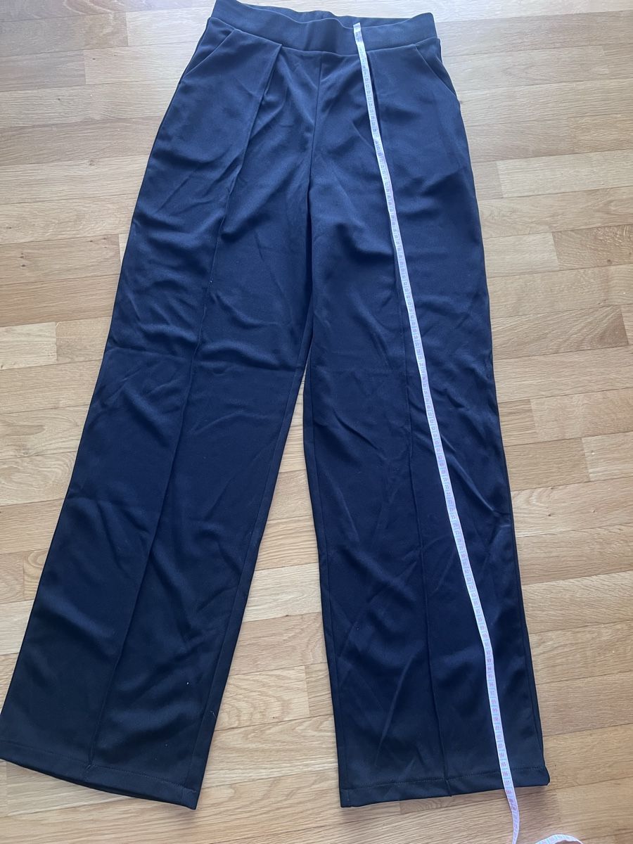 H&M Pantaloni: H&M Hose Schwarz S – Nuovo (secondo la descrizione) da Neuhaus SG venduto da bernike