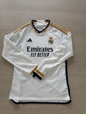 Maillot Real Madrid blanc manches longues taille L neuf