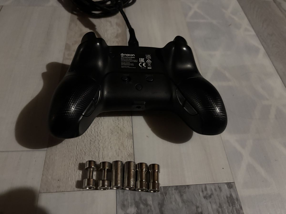 Sony Console: Ps 4 mit 2 Controller und einem Spiel  – Usato da Brienz BE venduto da ani_px5n 1