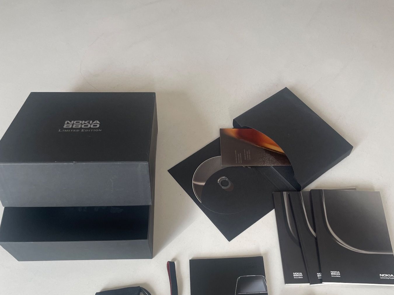 Nokia Telefoni cellulari / Smartphones: Nokia 8800 Sirocco edition - solo accessori – Usato da Minusio venduto da Pink222 2
