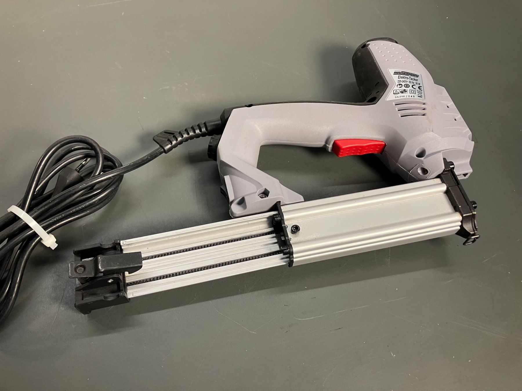 Alle Werkzeuge: gebr. Mannesmann - El. Tacker 50W ab 1.- – Gebraucht aus Lichtensteig von Buy24International 7