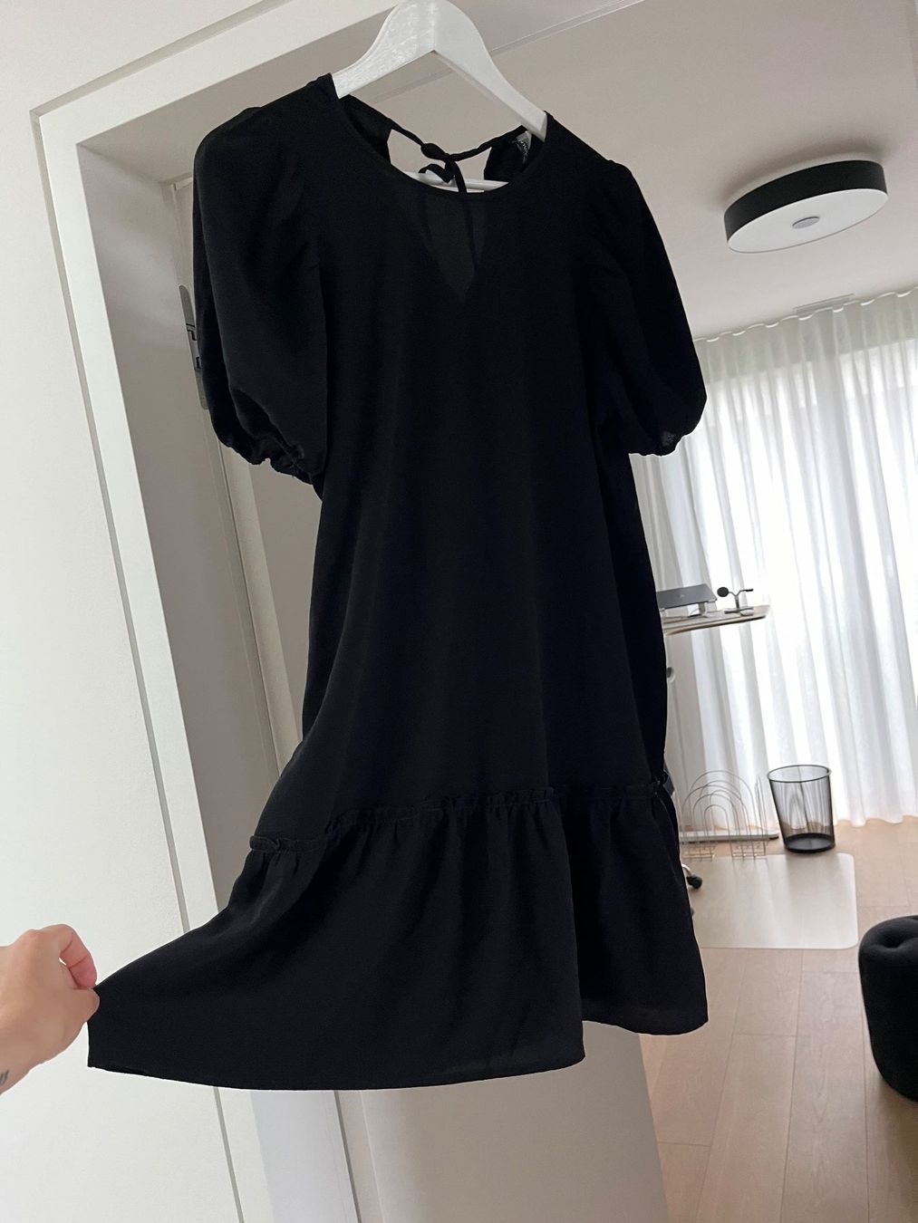 H&M Kleider: Schwarzes Sommerkleid, kurz – Gebraucht aus Uitikon Waldegg von YRH