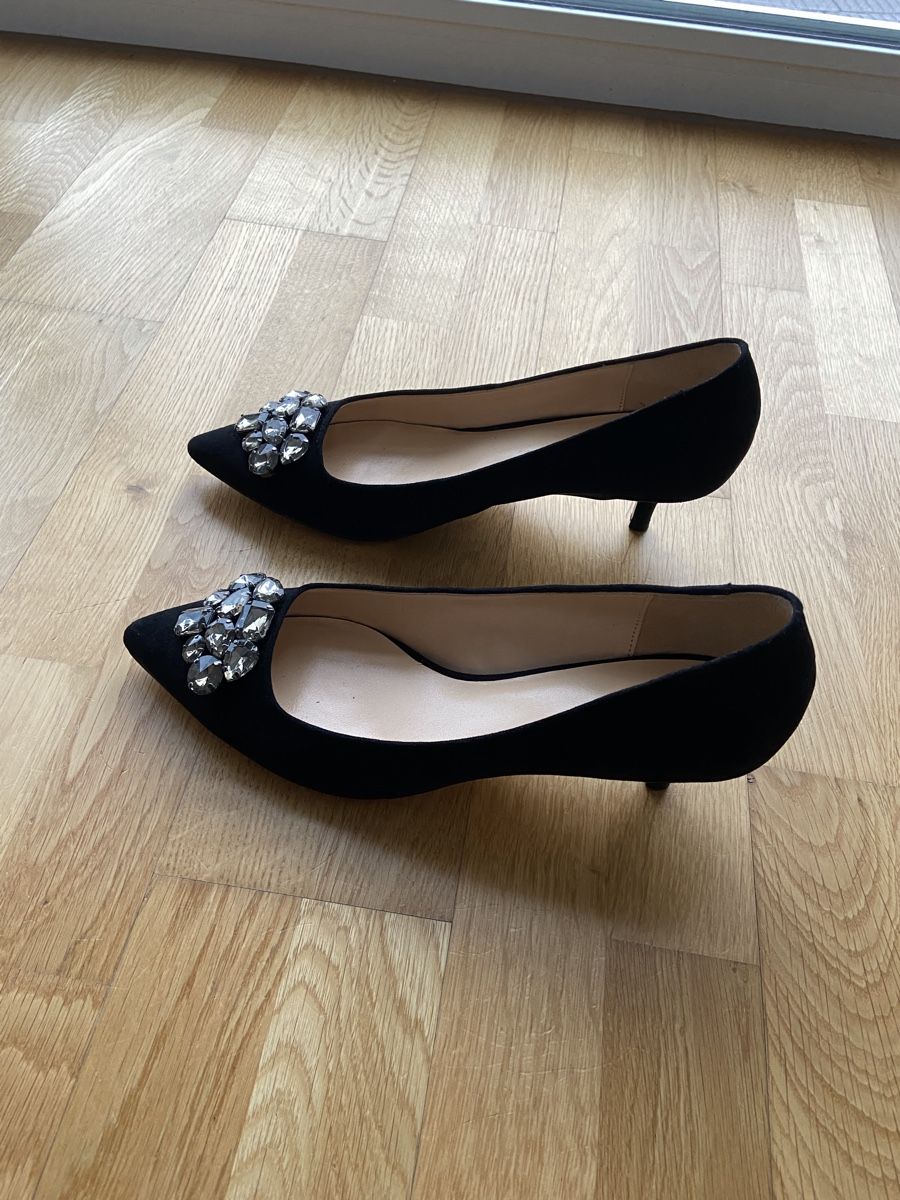 Scarpe da donna: Bata Kitten Heels 👠  – Usato da Fribourg venduto da DayaneH. 2