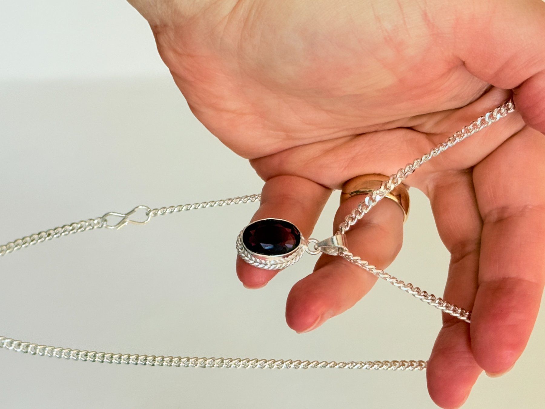 Catenine: 9 Ct Oval Gemstone collier – Nuovo e nell'imballaggio originale da Genève venduto da AWWA 5