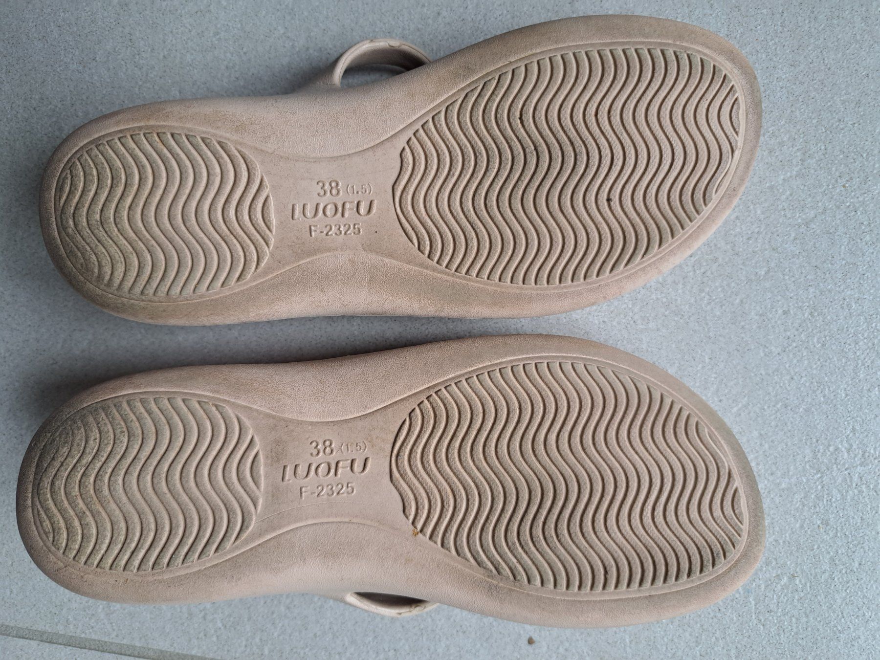 Scarpe da donna: LUOFU Badeschuhe / Sandalen, Grösse 38, – Usato da Wallisellen venduto da Valkyrie13 1
