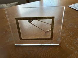 Foto-Bilderrahmen Plexiglas mit Goldverzierung, 22 x 27 cm