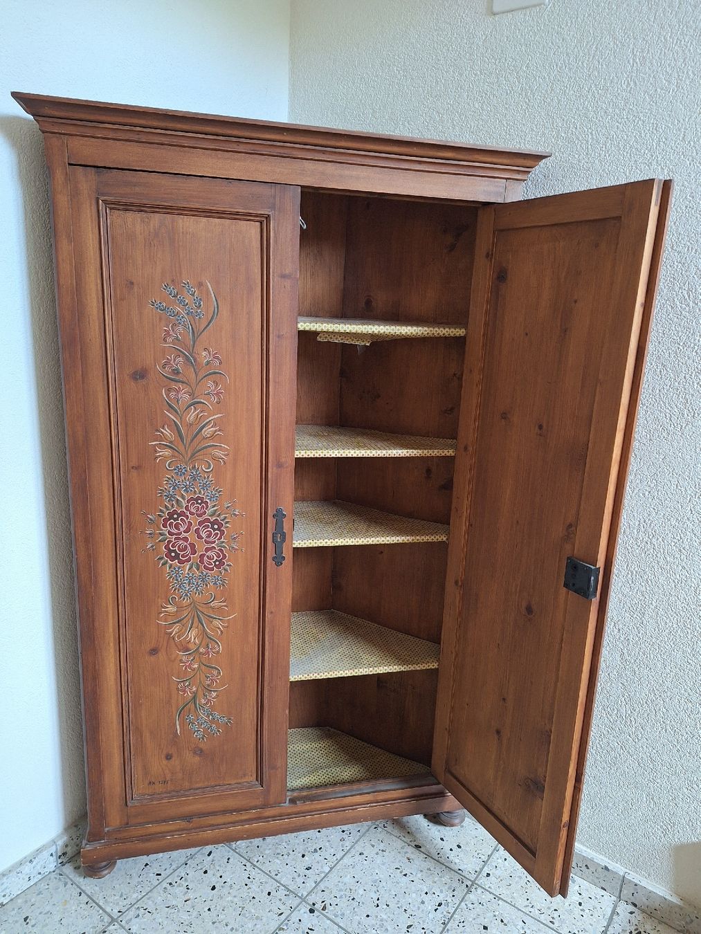 Armadi: Wunderschöner Bauern-Eckschrank – Usato da Altendorf venduto da NaNu13 1