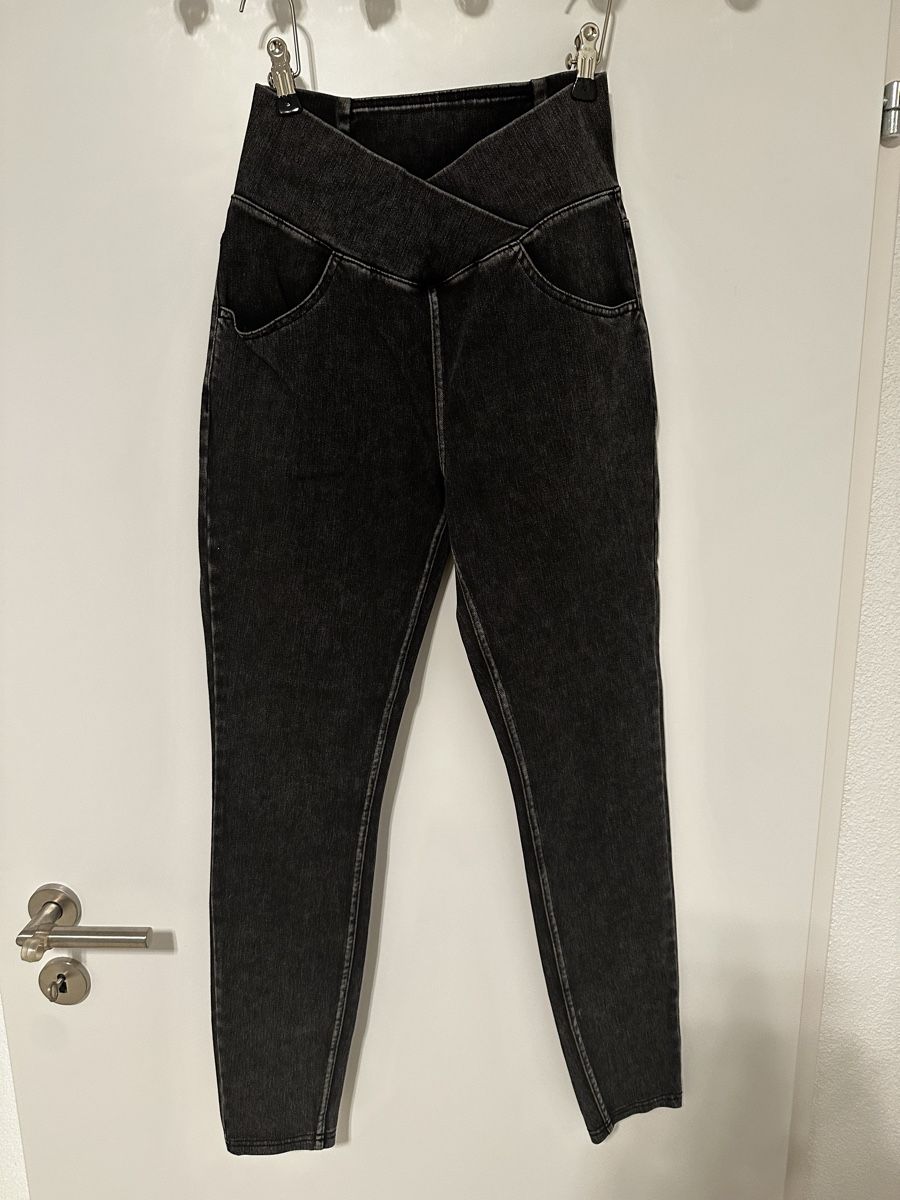 Halara Leggings: Halara Arbeitsleggins aus elastischem Denim-Strick Grösse S – Nuovo (secondo la descrizione) da Eglisau venduto da Brewster1 1