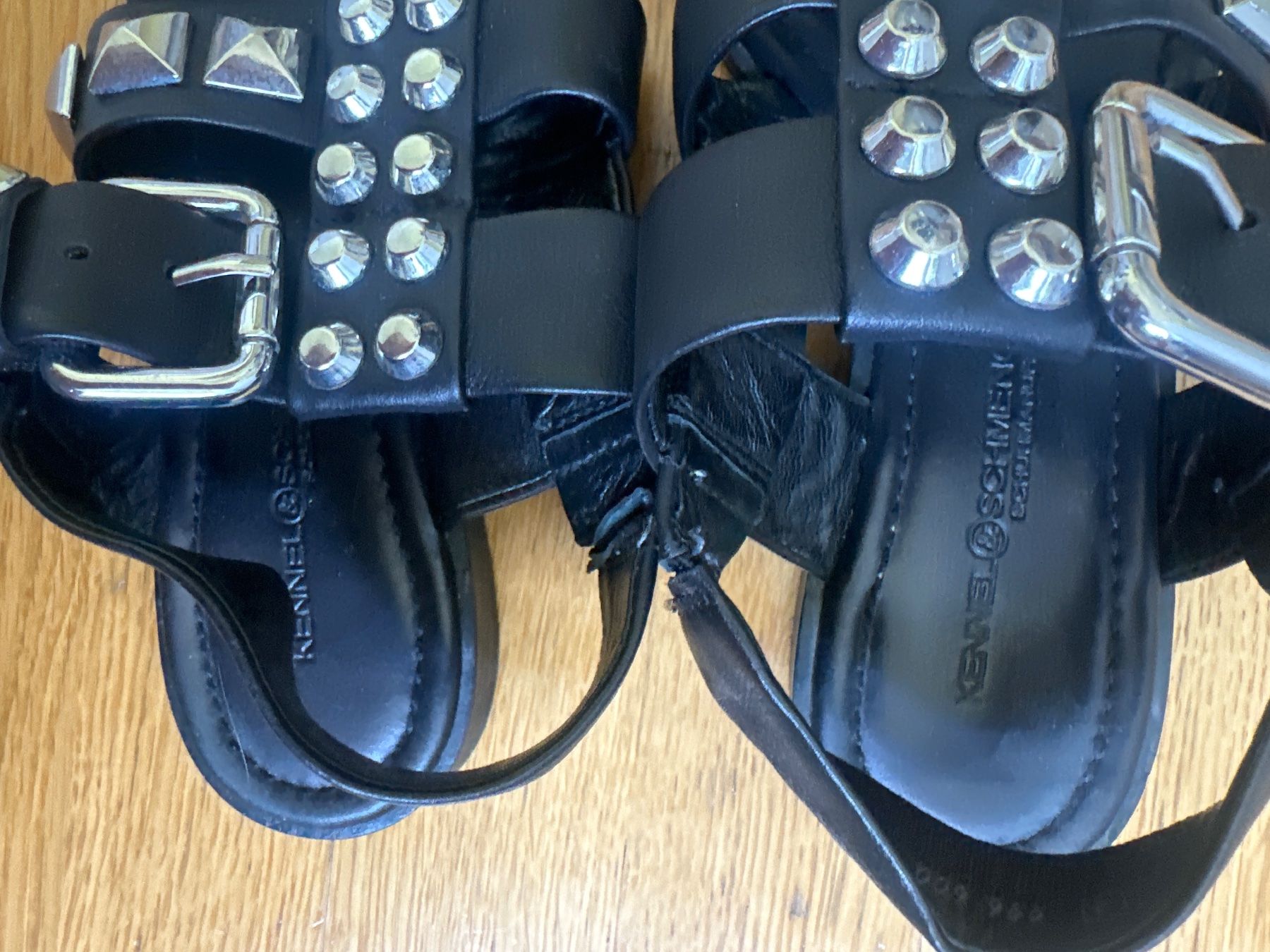 Kennel + Schmenger Scarpe da donna: Sandalen schwarz 37 mit Nieten Neu! – Usato da Zürich venduto da bea_5268 2