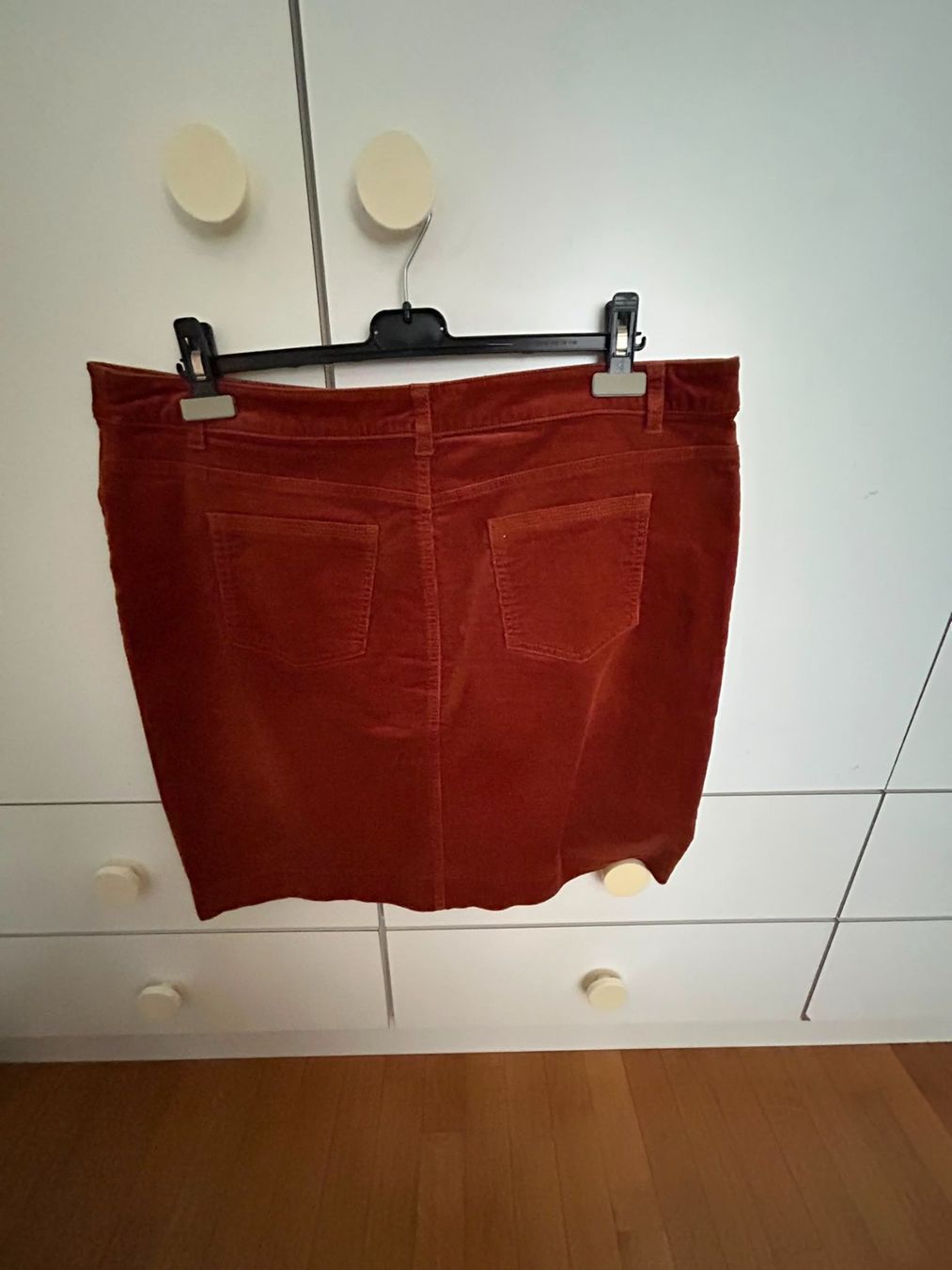 Maddison Gonne: Gonna velluto arancione Maddison tg.46 – Usato da Melano venduto da H-Sara 1