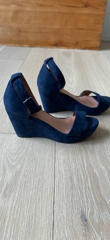 Chaussures femmes: Sandalen dunkelblau Grösse 37 – D'occasion à Maur par Franzifisch 1