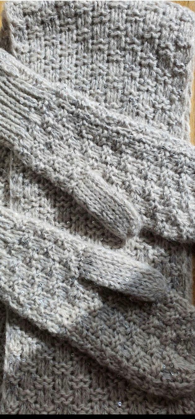 Foulard & Sciarpe: Set Schal und Handschuhe – Nuovo (secondo la descrizione) da Basel venduto da Kristal4 5