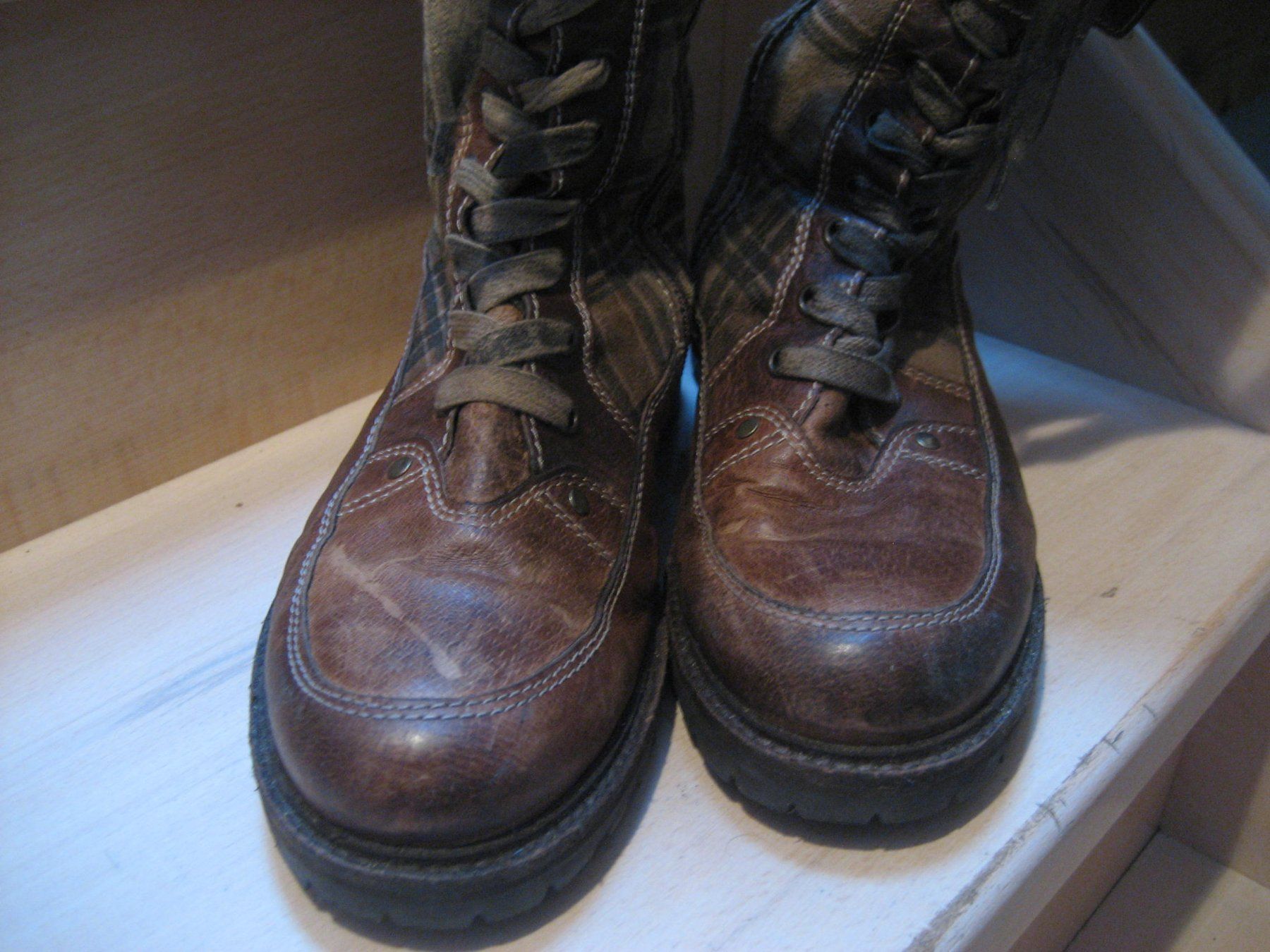 Scarpe da donna: Bottes fourrées cuir grandeur 40 – Nuovo (secondo la descrizione) da Delémont venduto da marryb 6