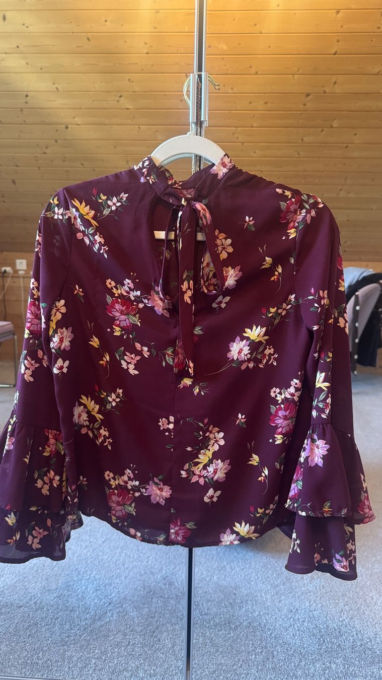 Bershka Camicette: Bluse Bershka Blumenmuster, bordeaux rot, Grösse S – Usato da Kriessern venduto da loolah 2